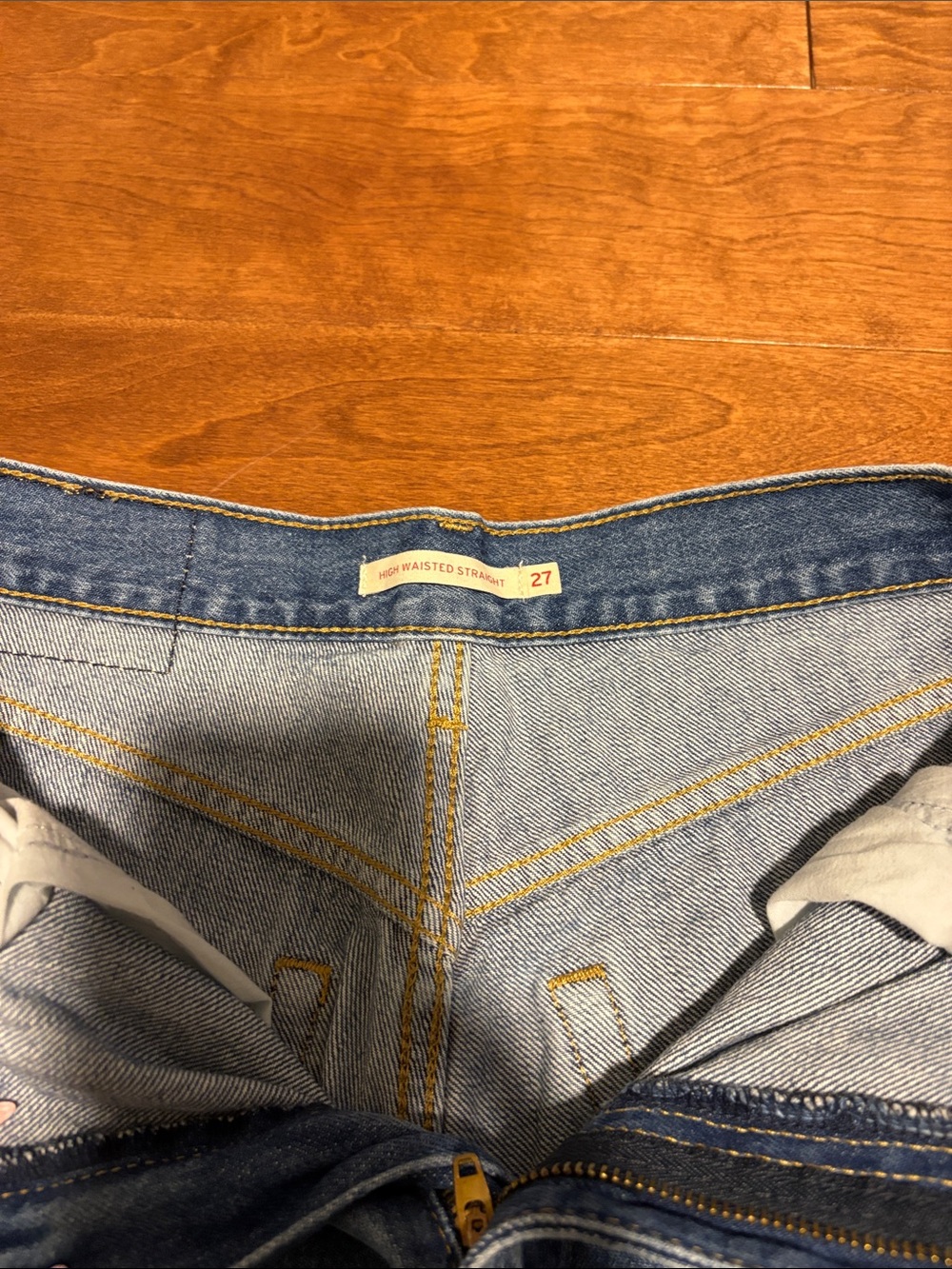 LEVIS JEANS - Picture 2 of 2